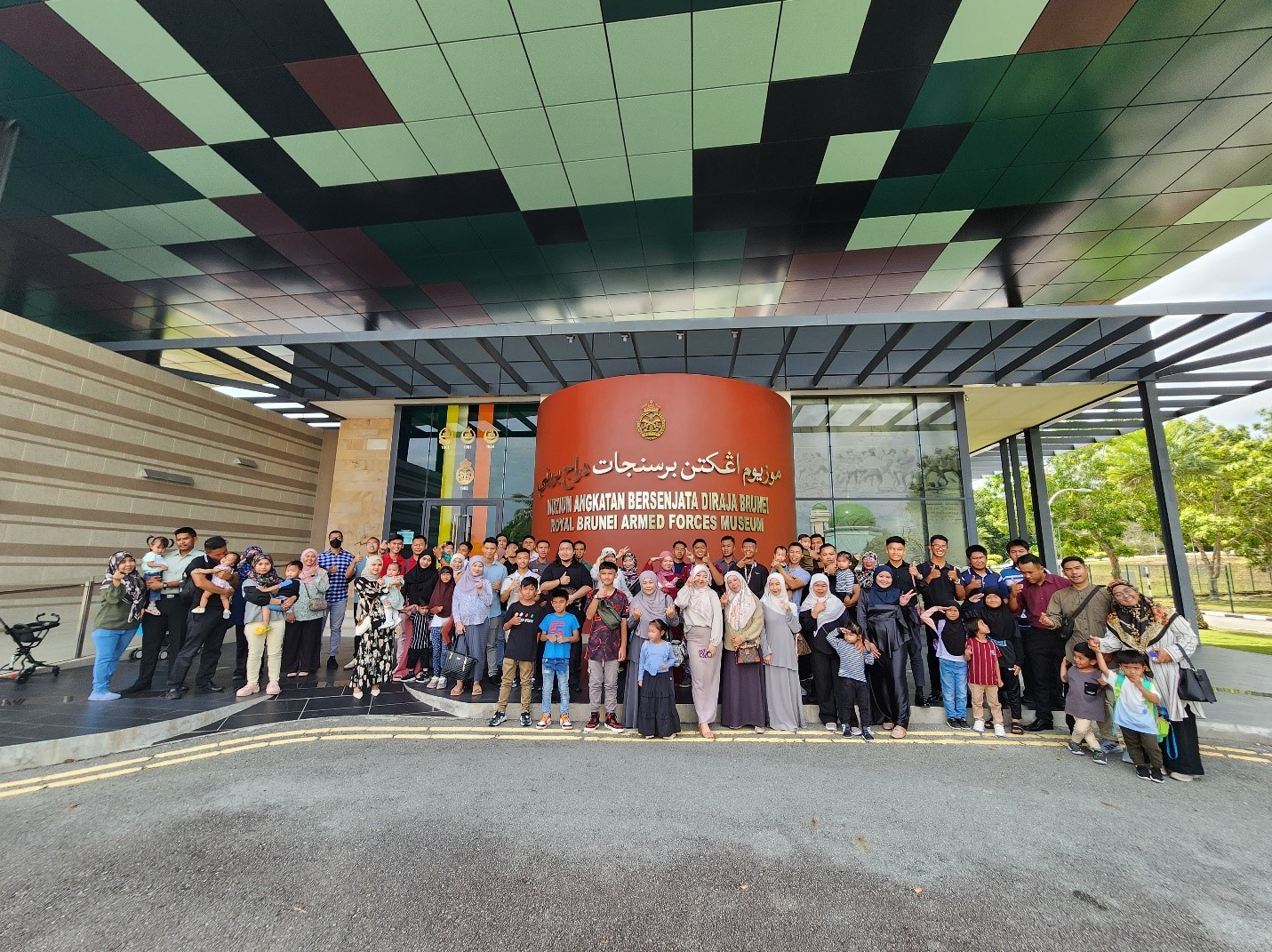 News Headlines - ROYAL GUARDS REGIMENT RBLF VISITS RBAF MUSEUM...