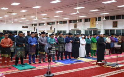 COMMANDER OF ROYAL BRUNEI ARMED FORCES AND ROYAL BRUNEI LAND FORCE ENLIVEN RAMADHAN AT SURAU AL-FAIZUN, BERAKAS GARRISON