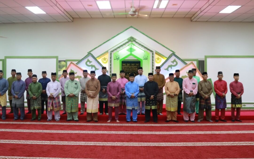 FIRST BATTALION ROYAL BRUNEI LAND FORCE HELD IFTAR WITH FORMER COMMANDING OFFICERS AND REGIMENT SERGEANT MAJORS