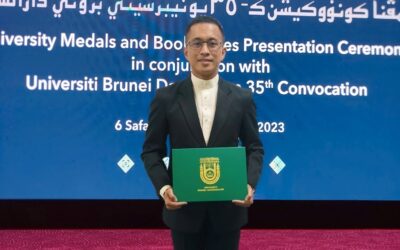 TWO OFFICERS FROM ROYAL BRUNEI ARMED FORCES RECEIVED BOOK PRIZES IN CONJUNCTION WITH THE 35TH UNIVERSITY BRUNEI DARUSSALAM CONVOCATION CEREMONY