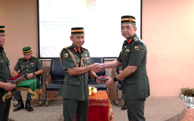 ROYAL BRUNEI LAND FORCE OFFICERS AND PERSONNEL RECEIVE “KURMA KURNIA PERIBADI”