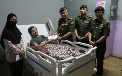 COMMANDER OF RBLF EXTENDS SUPPORT TO LANCE CORPORAL MD IWAN WITH DONATION