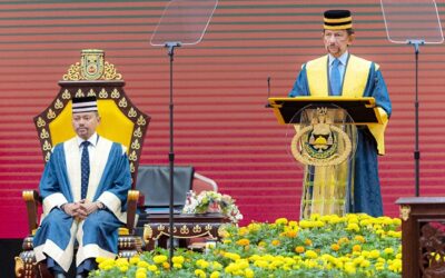 GRADUATION CERTIFICATE PRESENTED TO ROYAL BRUNEI LAND FORCE PERSONNEL AT THE 36th UNIVERSITI BRUNEI DARUSSALAM CONVOCATION