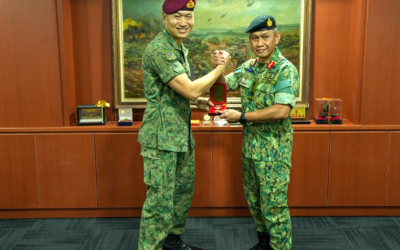COMMANDER ROYAL BRUNEI LAND FORCES RECIEVES HONOURARY BADGE FROM CHIEF OF ARMY SINGAPORE ARMED FORCES