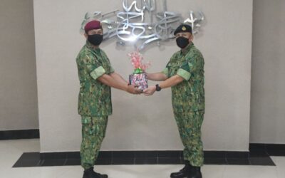 ROYAL BRUNEI LAND FORCE OFFICERS AND PERSONNEL RECEIVE “KURMA KURNIA PERIBADI”