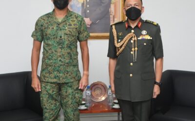 ROYAL BRUNEI LAND FORCE COMMANDER RECEIVES A COURTESY CALL FROM COMMANDER ARMY TRAINING AND DOCTRINE COMMAND, SINGAPORE ARMED FORCES