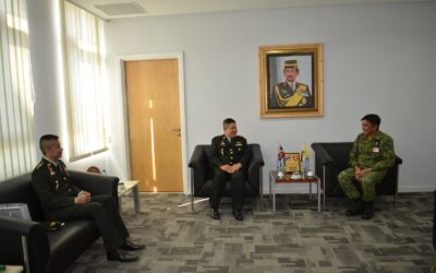 ATASE PERTAHANAN THAILAND KE NEGARA BRUNEI DARUSSALAM MEMBUAT KUNJUNGAN HORMAT KE MARKAS TDDB