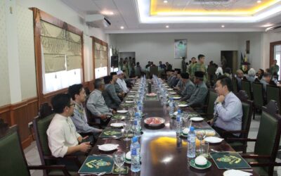 LUNCH WITH THE ACTING DISTRICT OFFICER, HEAD OF VILLAGES, HEAD OF THE LONGHOUSES AS WELL AS THE GOVERMENT AND PRIVATE SECTORS IN THE BELAIT DISTRICT IN CONJUNCTION WITH THE 57TH ROYAL BRUNEI LAND FORCE ANNIVERSARY
