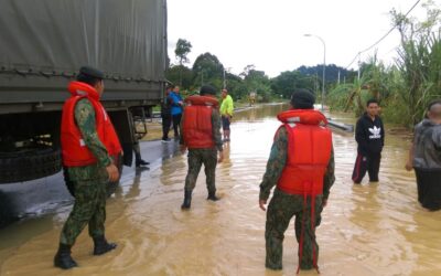 TENTERA DARAT DIRAJA BRUNEI MEMBERI BANTUAN BENCANA ALAM