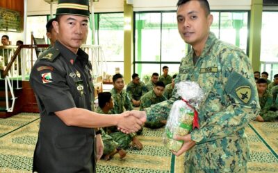 SECOND BATTALION ROYAL BRUNEI LAND FORCE PERSONNEL CONDUCTED SPECIAL TALK AND DISTRIBUTION OF THE PERSONAL GIFT OF DATES