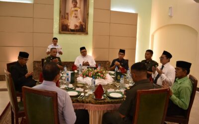 MAJLIS MAKAN TENGAHARI BERSAMA PEGAWAI DAERAH, PENGHULU MUKIM & KETUA KAMPONG DAERAH BRUNEI & MUARA