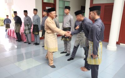 IFTAR WITH FORMER COMMANDING OFFICERS AND REGIMENT SERGANT MAJOR OF THIRD BATTALION, ROYAL BRUNEI LAND FORCE