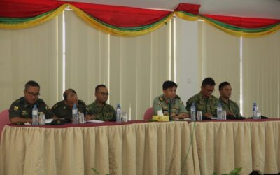 COMMANDER OF ROYAL BRUNEI LAND FORCE MEETS OFFICERS AND PERSONNEL OF THIRD BATTALION, ROYAL BRUNEI LAND FORCE