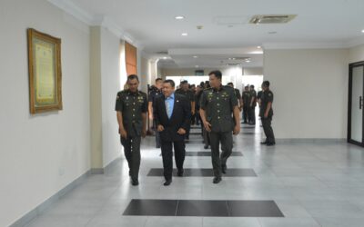 MAJLIS MAKAN TENGAHARI BERSAMA PEGAWAI DAERAH, PENGHULU MUKIM, KETUA KAMPONG DAN STAKEHOLDERS DAERAH TUTONG SEMPENA HARI ULANG TAHUN TENTERA DARAT DIRAJA BRUNEI YANG KE-56