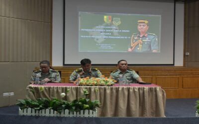 COMMANDER OF THE ROYAL BRUNEI LAND FORCE SESSION WITH ROYAL BRUNEI LAND FORCE OFFICERS OF INTAKE 18