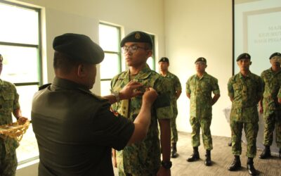 AWARDING CEREMONY OF ENGINEERING BADGE FROM LAND ENGINEERING, COMBAT SERVICE SUPPORT, ROYAL BRUNEI LAND FORCE