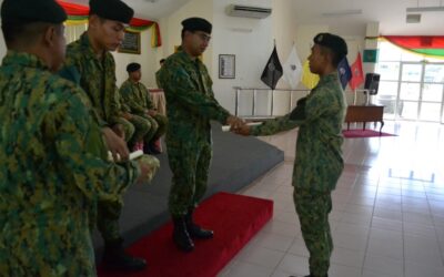 MAJLIS PENYERAHAN SIJIL KURSUS LANJUTAN INFANTRI BAGI LEPASAN REKRUT PENGAMBILAN KE 160