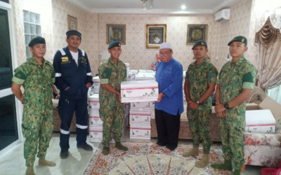 THIRD BATTALION OF ROYAL BRUNEI LAND FORCE PROVIDES ASSISTANCE ON THE DISTRIBUTION OF THE PERSONAL GIFTS OF DATES FROM HIS MAJESTY THE SULTAN AND YANG DI-PERTUAN OF BRUNEI DARUSSALAM AT BELAIT DISTRICT